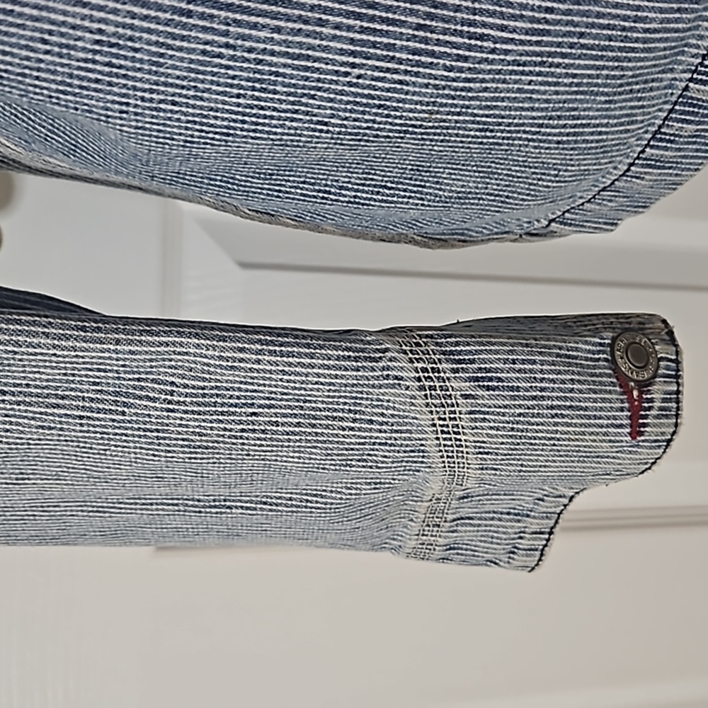 Gap Denim  Vintage Jean Jacket, from the 90's. - Picture 10 of 14